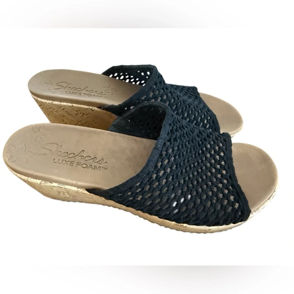 Skechers Luxe Foam Wedge Sandals, size 8.5 Black - Picture 1 of 7